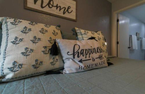 Cozy Lakeside Getaway - Outdoor Theater - Free Early Check-In- 4min to Silver Dollar City - Foto 14