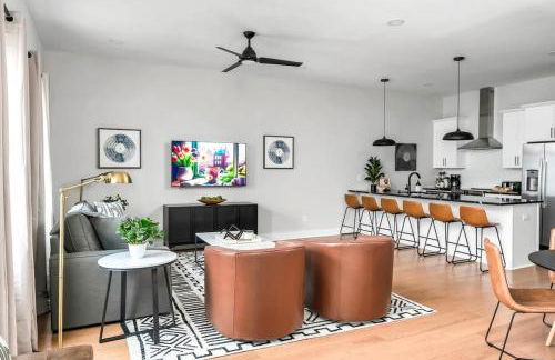 Side-by-Side Homes with Hot Tubs - Sleeps Over 20 Guests - Photo 1