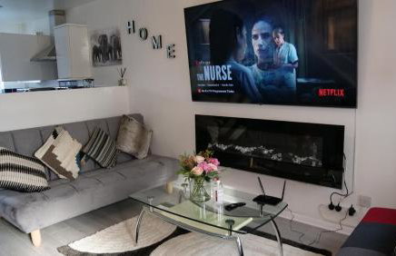 Milton Keynes Luxury Short Stay House with WIFI and Free Parking - Photo 41