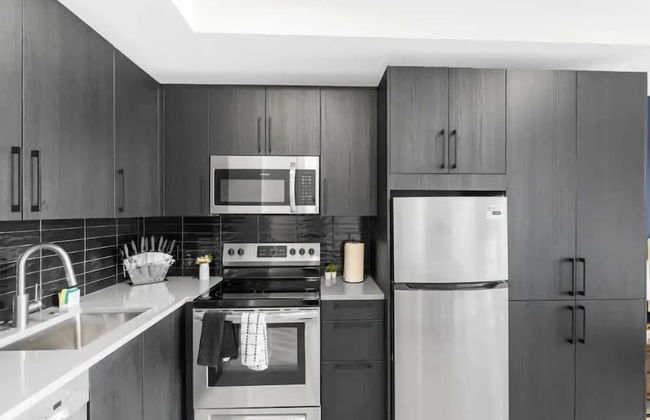 Cozy Downtown Spot, Gym, 5 min to Hospital) for field - Foto 45