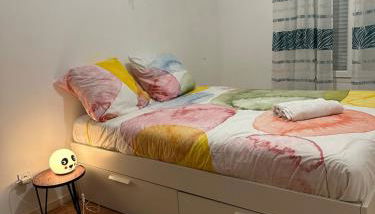 Chambre chez Flore, Versailles Thoiry, France, miniature - Foto 2