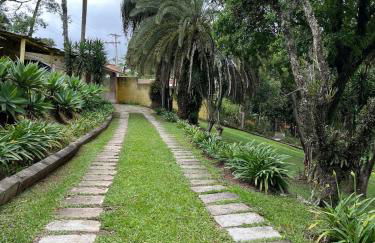 Chácara Casa Amarela - estrutura completa de lazer - ambientes elegantes e exclusivos - campo de futebol e bocha - piscina - lareiras - 10 min Rota do Vinho - Foto 10