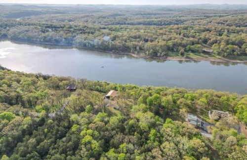 Table Rock Lakefront on 2 Acres with firepit - Foto 24