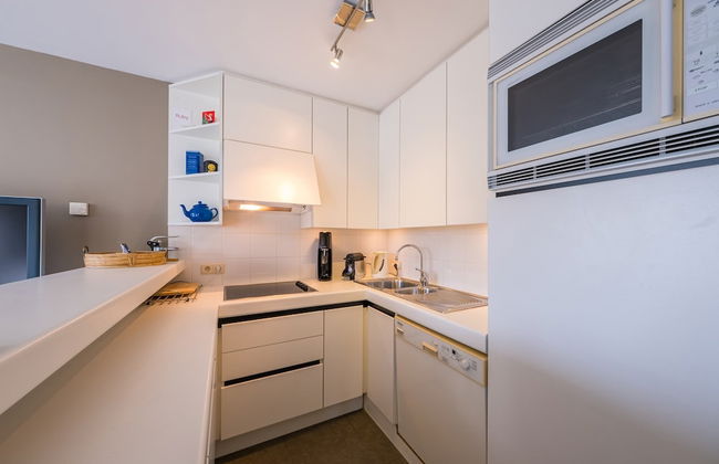 Quiet Apartment With Sunny Terrace - Photo 7