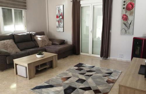Villa - Sleeps 4 - Pool - Patio - Parking - Foto 7