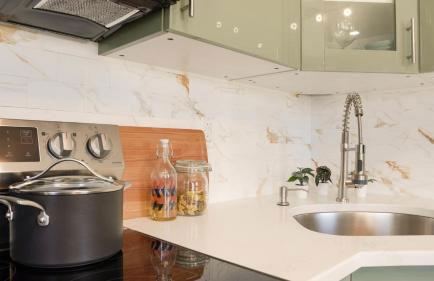 The Mod Pad! 15 minute from Airport, Free Parking! - Foto 20