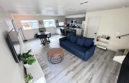 Cozy Chamber 3 BR Hollywood Townhouse - Photo 9