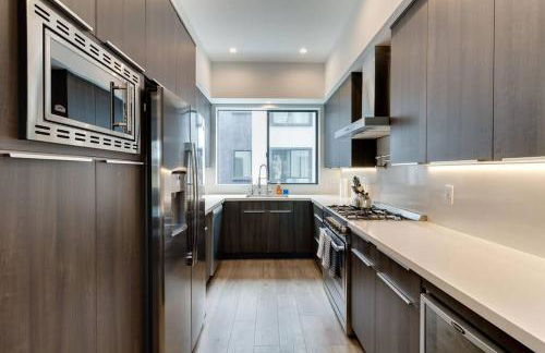 Luxury Modern 4 Bedroom 3 Bathroom Home with Rooftop Deck #2 - Photo 36