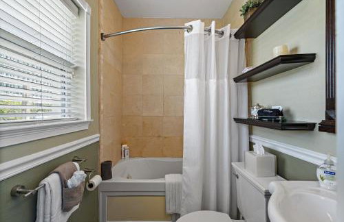 Walk to Everything Downtown EAT - SHOP - PLAY - Foto 4