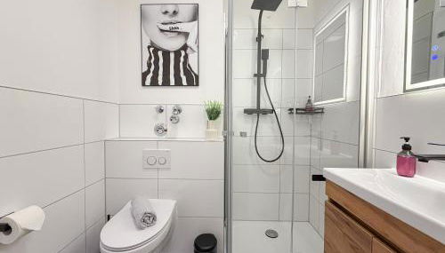MOIN Apartments - Studio mit Balkon & Parkplatz, Wifi und TV - Photo 5, towels, Shower