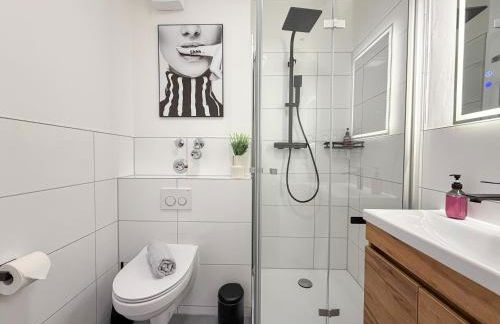 MOIN Apartments - Studio mit Balkon & Parkplatz, Wifi und TV - Foto 7