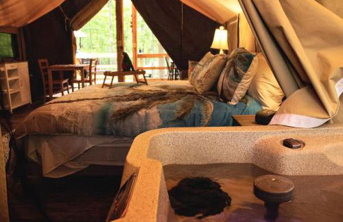 Fabulous West Virginia Glamping Tent - Foto 7