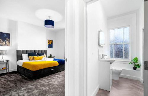 Large Modern Apartment - High-Speed WiFi - Street Parking 3BR - Foto 21