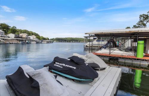 Beautiful Lake Front Home with Private Dock In Lick Branch Cove - Foto 37