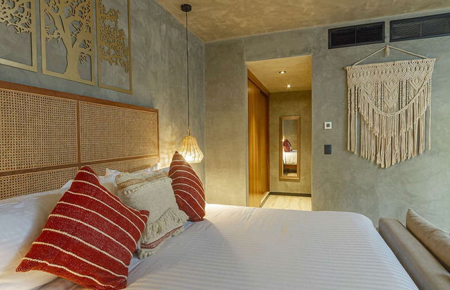 Spacious Apartment With Terrace and Rooftop Pool - Photo 2