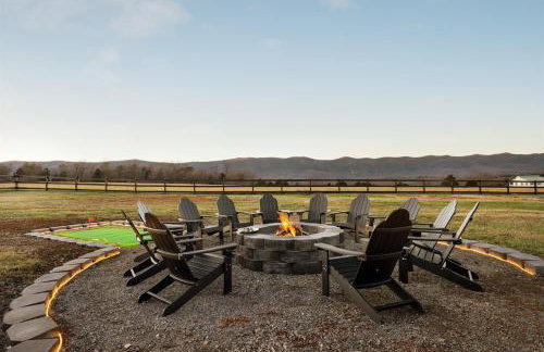 Luxe, Mountain VIEWS, Sauna, HotTub, Pups - Foto 15