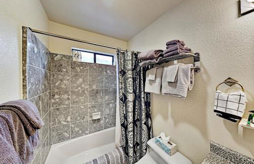 Mtn-View Retreat with Hot Tub and Deck in Sebastopol - Foto 13