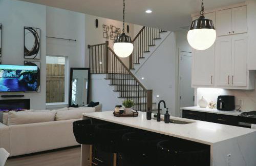 New Luxury 5BR 7BD Home Near Airport, Sleeps 10 plus - Foto 25