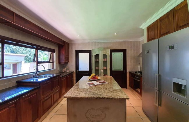 Or Tambo Airport Holiday Home - Photo 20