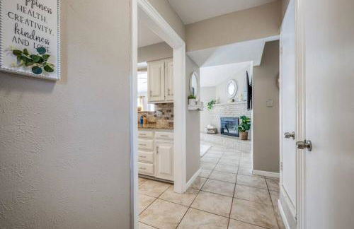 Centrally Located 3BR 2BA - ! - Photo 10