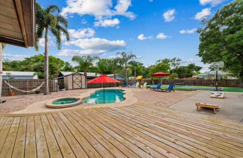 Tropical Oasis- Pickleball, Pool, Hot Tub- 15 min to beach - Photo 75