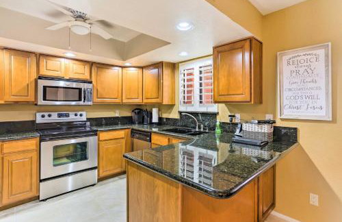 Hike and Relax Poolside! Long-Term Stay in Phoenix - Foto 8