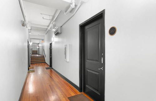 Downtown Loft- Steps away from Plant Riverside! - Foto 11