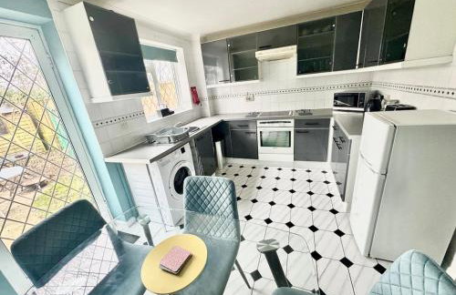 Homely 2 bedroom house, parking - Foto 12