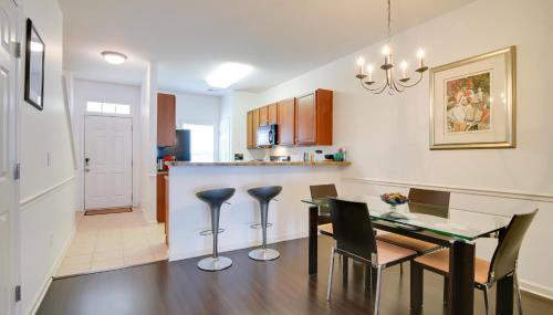 Inviting High Point Townhome with Patio and Privacy! - Foto 2