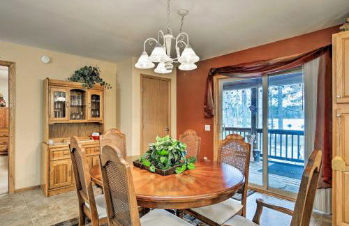 Lakefront Family Getaway with Private Deck and Dock! - Foto 6