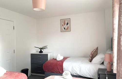 2ndHomeStays- Bilston- Contractors Friendly Townhouse - Foto 17