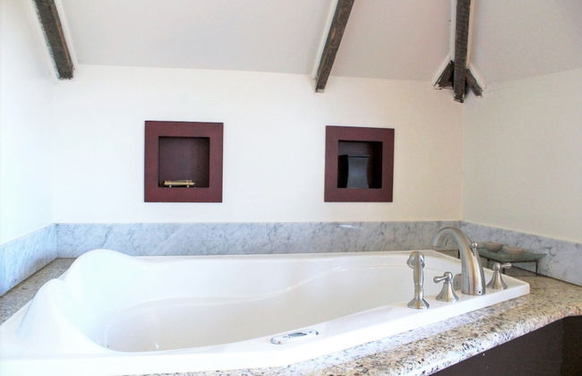 All Suites Whitney Manor - Photo 34