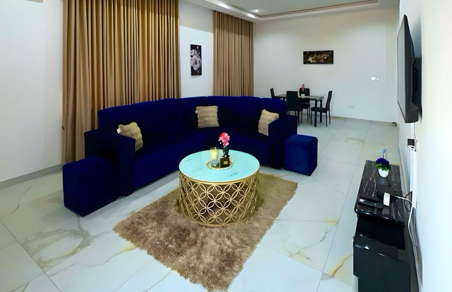 2BR Apartment With Pool and Wifi Near East Airport - Photo 1