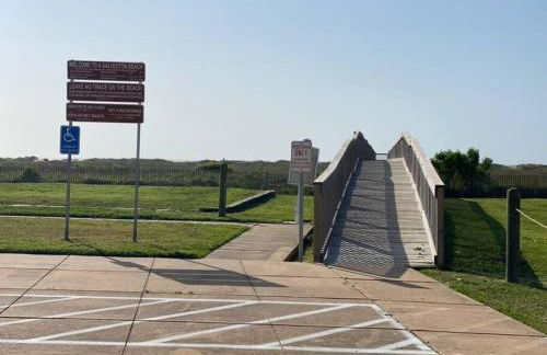 Rise and Shine Beach House with Ocean Views and Pointe West Resort Pools - Foto 10