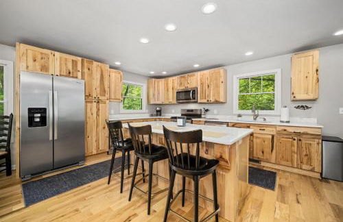 Family-Friendly 3BR Home w Bunk Room & Yard - Photo 38