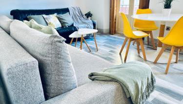 Amplio y luminoso apartamento Plz de la Merced - Foto 3