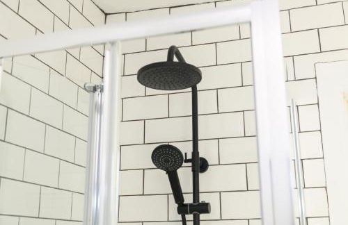 Asher Suite - Cozy 2BR Home with Parking & WIFI - Foto 13