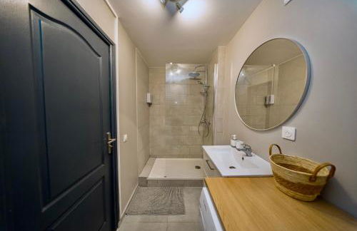 ValenStay - Logement Stade du Hainaut avec jardin - Foto 25