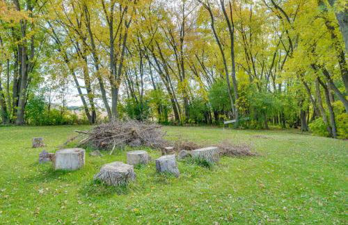 Quaint and Family-Friendly Watertown Farmhouse! - Foto 33