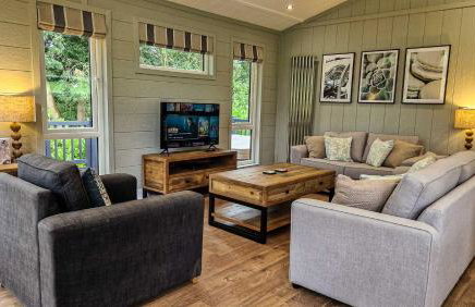 High Oaks Grange - Contemporary Lodges - Photo 4