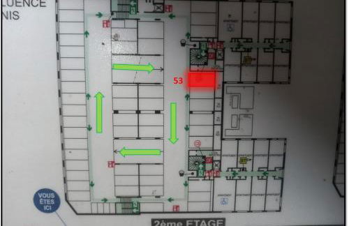 Roi de la Seine à Paris, stade, Gare parking et terrasse - Foto 31