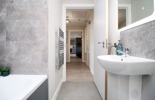 Elegant 2BR w/ Pool Table in Prime Location - Foto 36