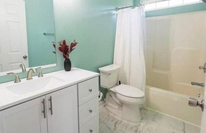 Entire home in RTP near Duke with fenced backyard - Foto 16