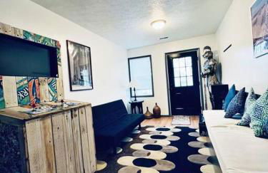 5 Bedroom Lakeside Home Sleeps 12 - Shared Lake Access, Large Yard, Central Air, Fire Pit, Horseshoes & More! - Foto 11