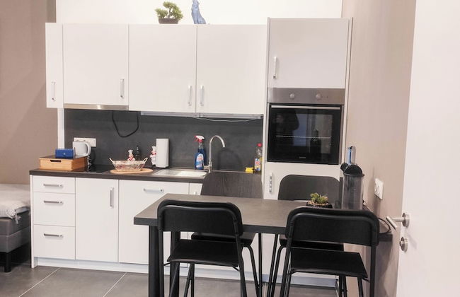 Cozy Apartment with Free Parking - Foto 17