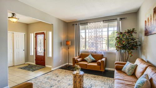 Home with Patio and Games about 17 Mi to Denver! - Foto 4