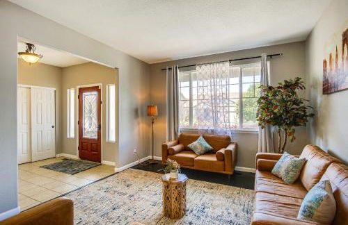 Home with Patio and Games about 17 Mi to Denver! - Foto 4