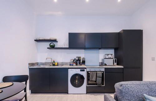 Modern 1BR Apartment in Central Warrington - Foto 17