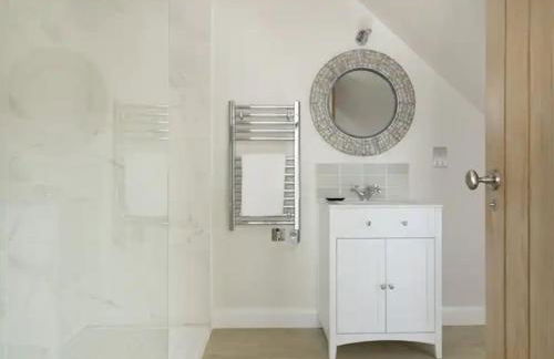 Stone Barn, contemporary barn conversion - Photo 24