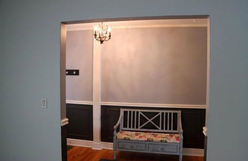 Large home with hot tub in serene wooded setting - Foto 38